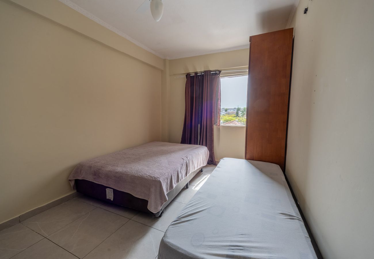 Apartamento em Praia Grande - Apto Beira-mar c/ Vista Lateral e Garagem Apartamento em Praia Grande - Apto Beira-mar c/ Vista Lateral e Garagem