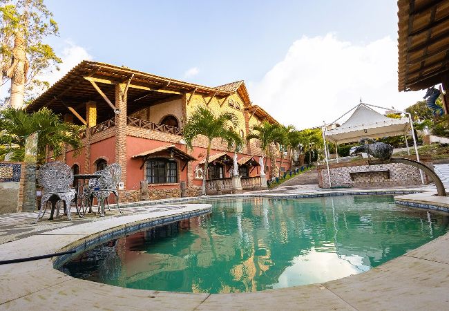 Casa em Gravatá - Casa de Campo Luxuosa c/ Piscina e Churrasqueira Casa em Gravatá - Casa de Campo Luxuosa c/ Piscina e Churrasqueira