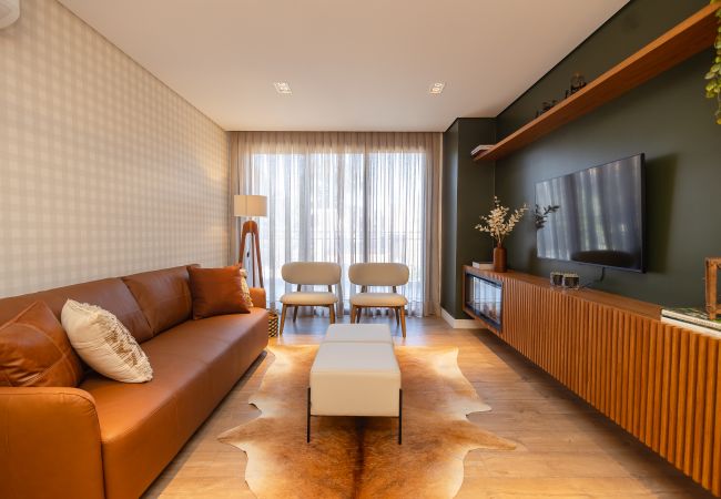 Apartamento em Gramado - NOVO! Apto moderno (2 suítes) a 600m da Rua Coberta!