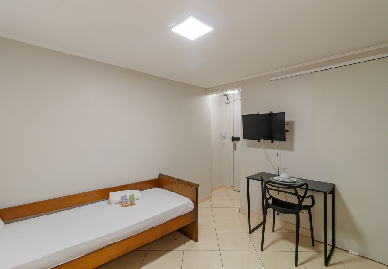 Apartamento em São Paulo - 03 Studio prox Expo, Berrini e Congonhas Apartamento em São Paulo - 03 Studio prox Expo, Berrini e Congonhas