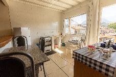 Apartamento em Angra dos Reis - Apto c/ Varanda,  Garagem e Vista das Montanhas