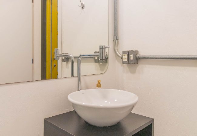 Apartamento em Porto Alegre - Loft c Ar-condicionado e Smart Lock - Cidade Baixa Apartamento em Porto Alegre - Loft c Ar-condicionado e Smart Lock - Cidade Baixa