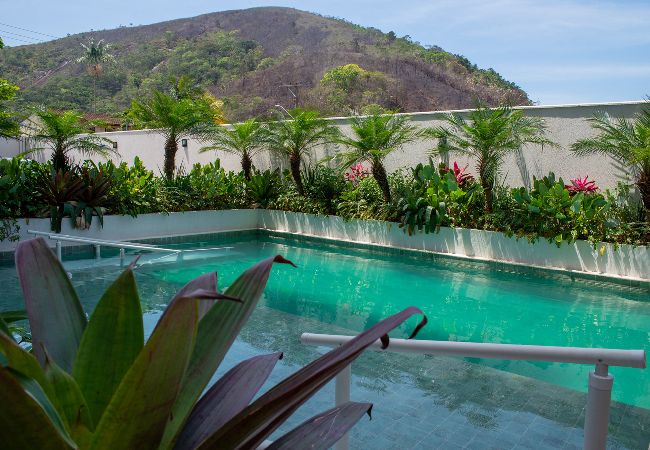 Apartamento em Caraguatatuba - Apto com Piscina, Churrasqueira a 85 m da Praia
