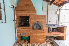 Casa em Peruíbe - Casa com Piscina e Garagem a 550m da Praia