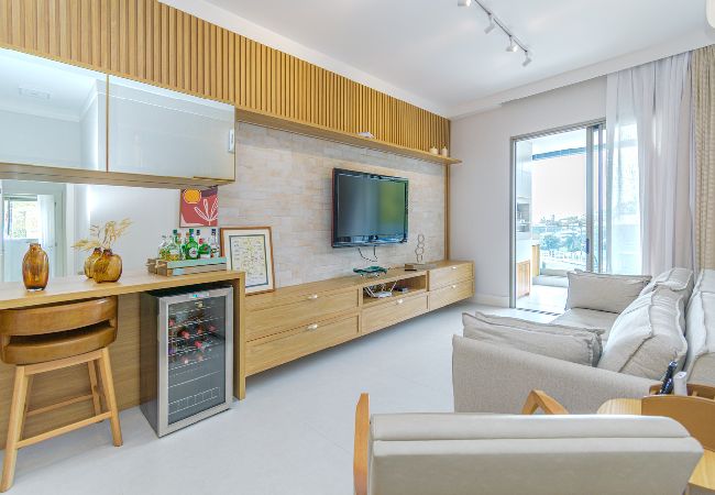 Apartamento em Florianópolis - Apto Pé na Areia com Varanda e Churrasqueira