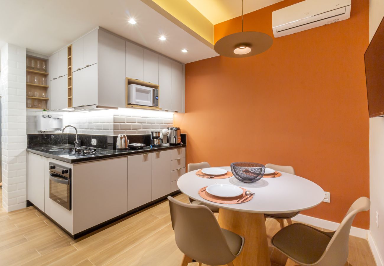 Apartamento em Rio de Janeiro - Loft com janela acústica a 5 minutos caminhando até a praia | NSC304 Apartamento em Rio de Janeiro - Loft com janela acústica a 5 minutos caminhando até a praia | NSC304