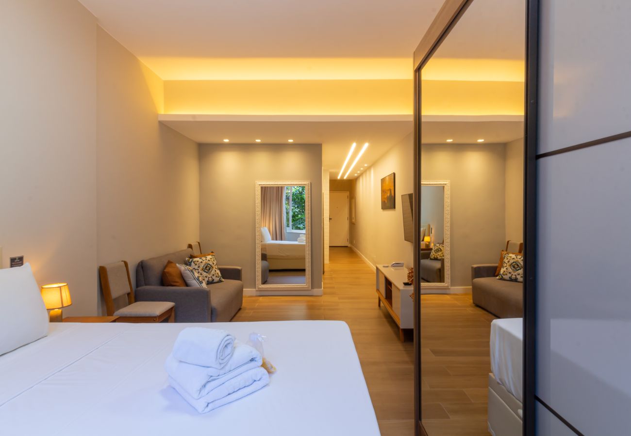 Apartamento em Rio de Janeiro - Loft com janela acústica a 5 minutos caminhando até a praia | NSC304 Apartamento em Rio de Janeiro - Loft com janela acústica a 5 minutos caminhando até a praia | NSC304