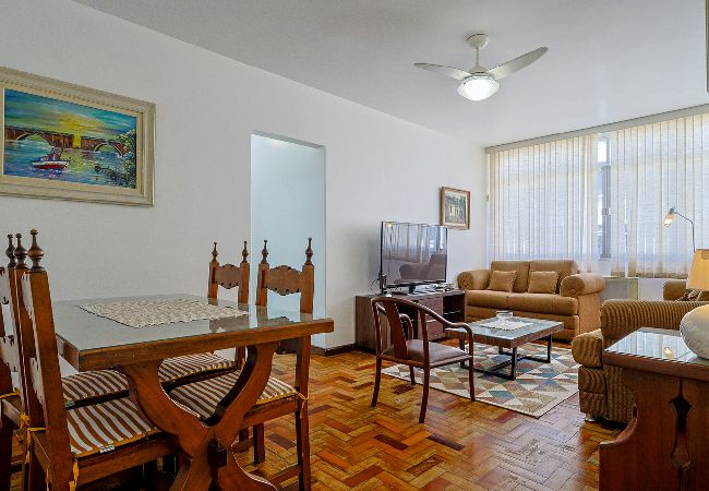 Apartamento em Rio de Janeiro - Apto a 700m da Praia do Leblon com Wi-Fi e ar