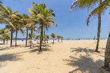 Casa em Praia Grande - Casa com Piscina e Churrasqueira a 220 m da Praia