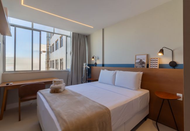 Apartamento em Rio de Janeiro - 5 minutos da Praia de Copacabana | BR1105