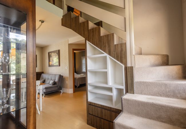 Apartamento em Gramado - Ap acolhedor na esq do Lago Joaquina (2 suites)