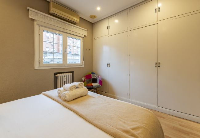 Apartment in Madrid - Cozy Apartment Madrid. Bº SALAMANCA, IFEMA. AEROPUERTO. 2 ROOMS- 6 PAX - ELEVATOR Apartment in Madrid - Cozy Apartment Madrid. Bº SALAMANCA, IFEMA. AEROPUERTO. 2 ROOMS- 6 PAX - ELEVATOR