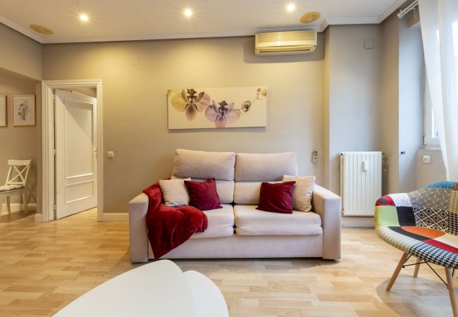 Apartment in Madrid - Cozy Apartment Madrid. Bº SALAMANCA, IFEMA. AEROPUERTO. 2 ROOMS- 6 PAX - ELEVATOR Apartment in Madrid - Cozy Apartment Madrid. Bº SALAMANCA, IFEMA. AEROPUERTO. 2 ROOMS- 6 PAX - ELEVATOR