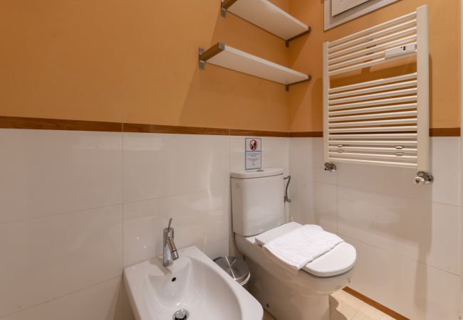 Apartment in Madrid - Cozy Apartment Madrid. Bº SALAMANCA, IFEMA. AEROPUERTO. 2 ROOMS- 6 PAX - ELEVATOR Apartment in Madrid - Cozy Apartment Madrid. Bº SALAMANCA, IFEMA. AEROPUERTO. 2 ROOMS- 6 PAX - ELEVATOR