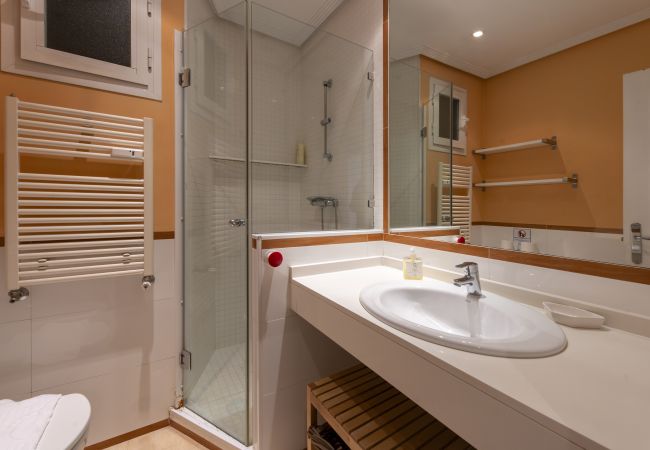 Apartment in Madrid - Cozy Apartment Madrid. Bº SALAMANCA, IFEMA. AEROPUERTO. 2 ROOMS- 6 PAX - ELEVATOR Apartment in Madrid - Cozy Apartment Madrid. Bº SALAMANCA, IFEMA. AEROPUERTO. 2 ROOMS- 6 PAX - ELEVATOR