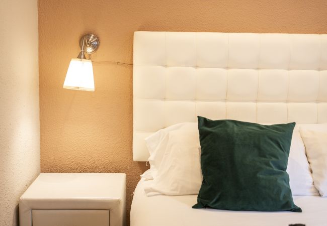 Apartment in Madrid - Cozy Apartment Madrid. Bº SALAMANCA, IFEMA. AEROPUERTO. 2 ROOMS- 6 PAX - ELEVATOR Apartment in Madrid - Cozy Apartment Madrid. Bº SALAMANCA, IFEMA. AEROPUERTO. 2 ROOMS- 6 PAX - ELEVATOR