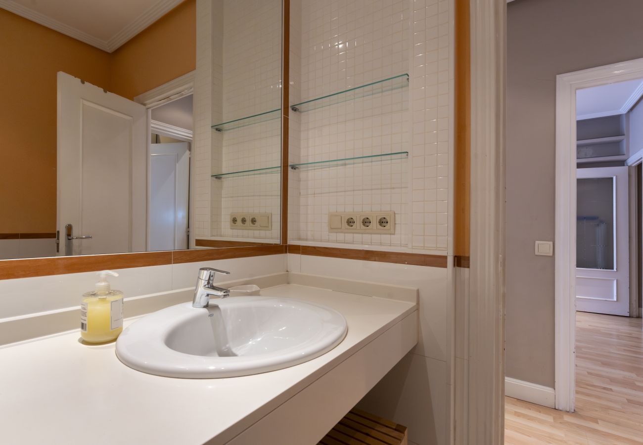 Apartment in Madrid - Cozy Apartment Madrid. Bº SALAMANCA, IFEMA. AEROPUERTO. 2 ROOMS- 6 PAX - ELEVATOR Apartment in Madrid - Cozy Apartment Madrid. Bº SALAMANCA, IFEMA. AEROPUERTO. 2 ROOMS- 6 PAX - ELEVATOR