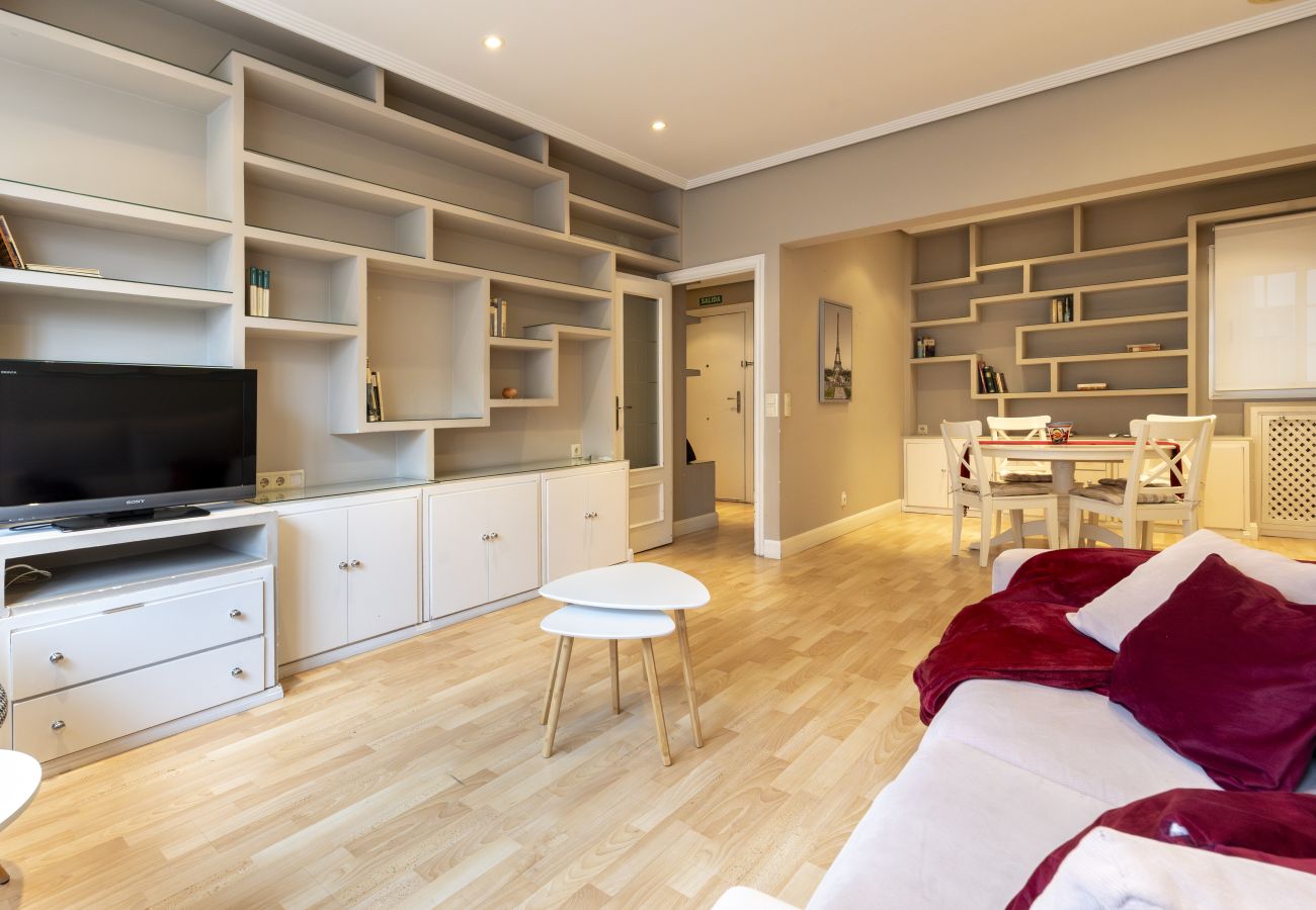 Apartment in Madrid - Cozy Apartment Madrid. Bº SALAMANCA, IFEMA. AEROPUERTO. 2 ROOMS- 6 PAX - ELEVATOR Apartment in Madrid - Cozy Apartment Madrid. Bº SALAMANCA, IFEMA. AEROPUERTO. 2 ROOMS- 6 PAX - ELEVATOR