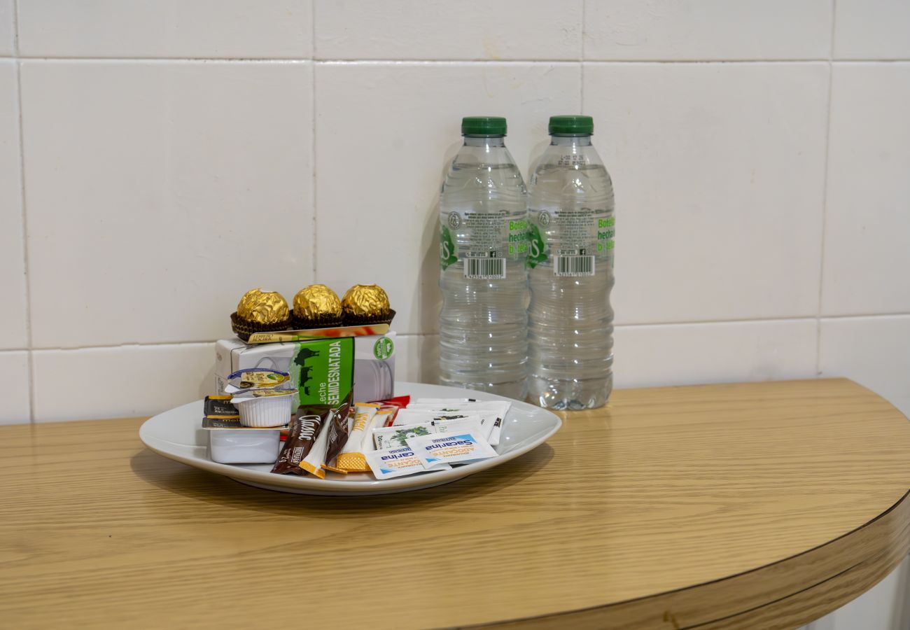 Apartment in Madrid - Cozy Apartment Madrid. Bº SALAMANCA, IFEMA. AEROPUERTO. 2 ROOMS- 6 PAX - ELEVATOR Apartment in Madrid - Cozy Apartment Madrid. Bº SALAMANCA, IFEMA. AEROPUERTO. 2 ROOMS- 6 PAX - ELEVATOR