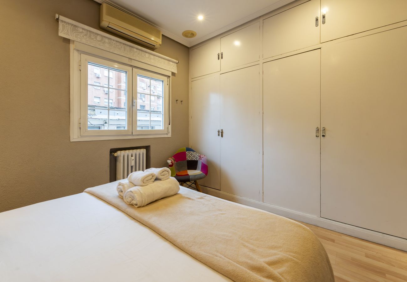 Apartment in Madrid - Cozy Apartment Madrid. Bº SALAMANCA, IFEMA. AEROPUERTO. 2 ROOMS- 6 PAX - ELEVATOR Apartment in Madrid - Cozy Apartment Madrid. Bº SALAMANCA, IFEMA. AEROPUERTO. 2 ROOMS- 6 PAX - ELEVATOR