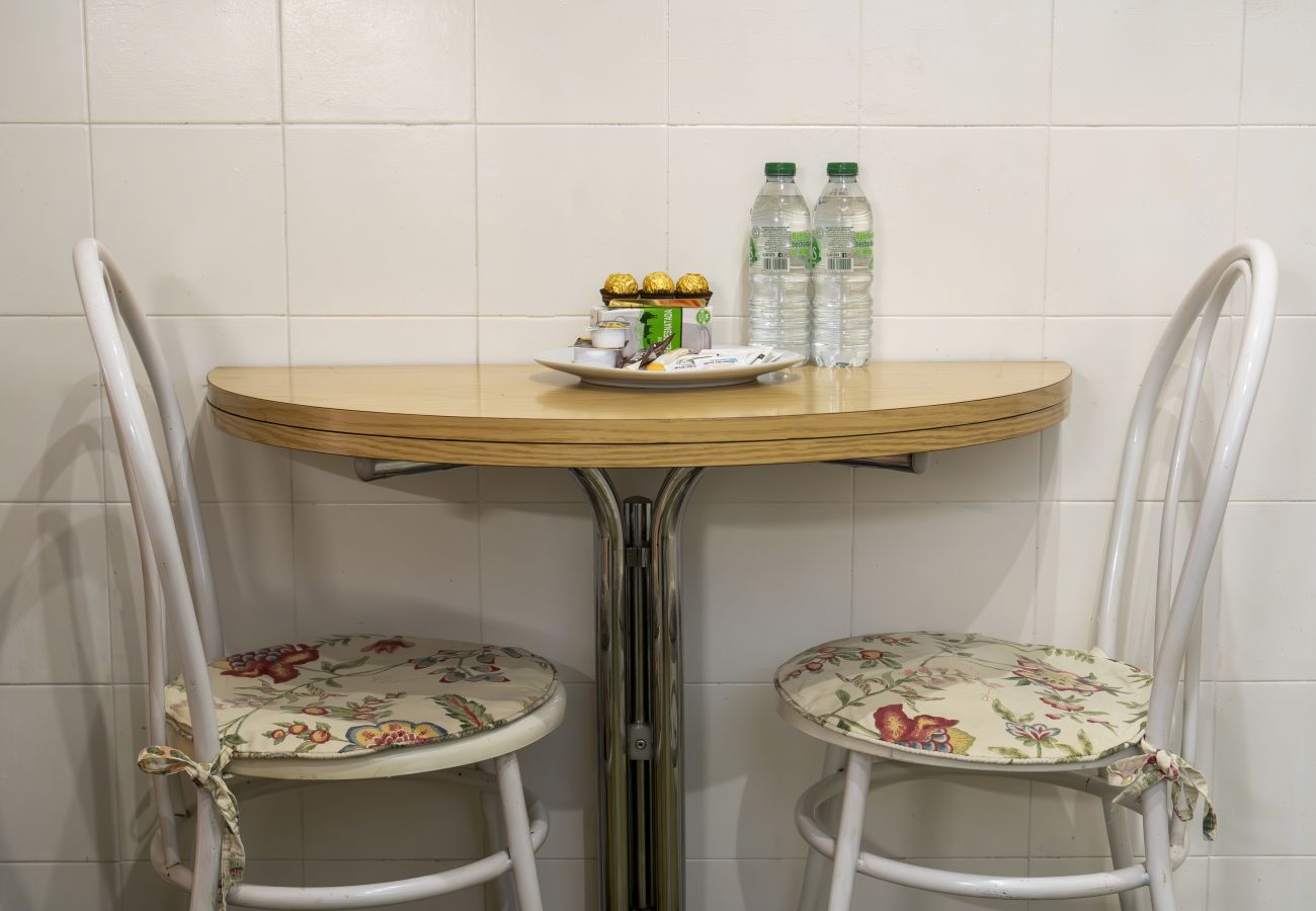 Apartment in Madrid - Cozy Apartment Madrid. Bº SALAMANCA, IFEMA. AEROPUERTO. 2 ROOMS- 6 PAX - ELEVATOR Apartment in Madrid - Cozy Apartment Madrid. Bº SALAMANCA, IFEMA. AEROPUERTO. 2 ROOMS- 6 PAX - ELEVATOR