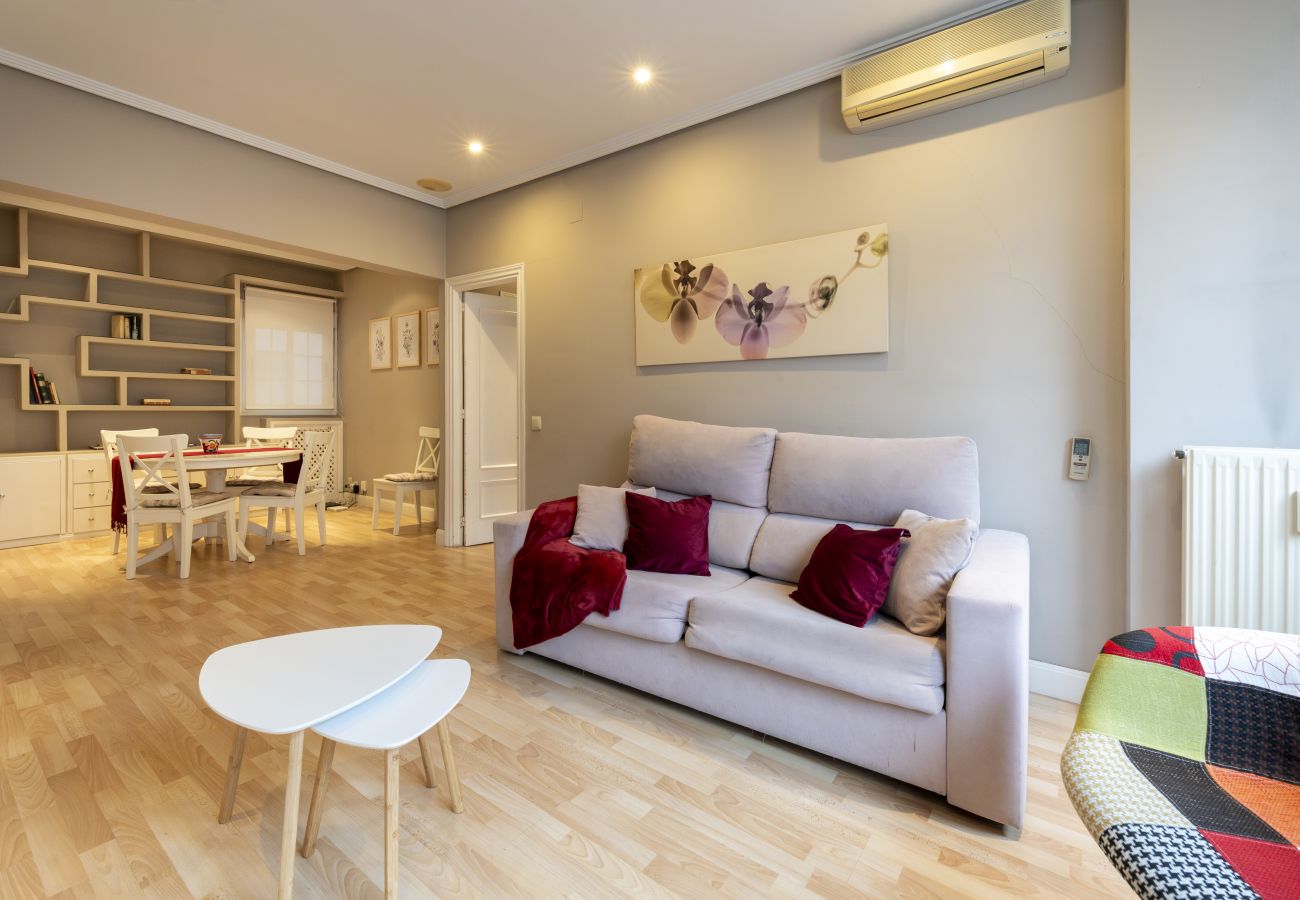 Apartment in Madrid - Cozy Apartment Madrid. Bº SALAMANCA, IFEMA. AEROPUERTO. 2 ROOMS- 6 PAX - ELEVATOR Apartment in Madrid - Cozy Apartment Madrid. Bº SALAMANCA, IFEMA. AEROPUERTO. 2 ROOMS- 6 PAX - ELEVATOR
