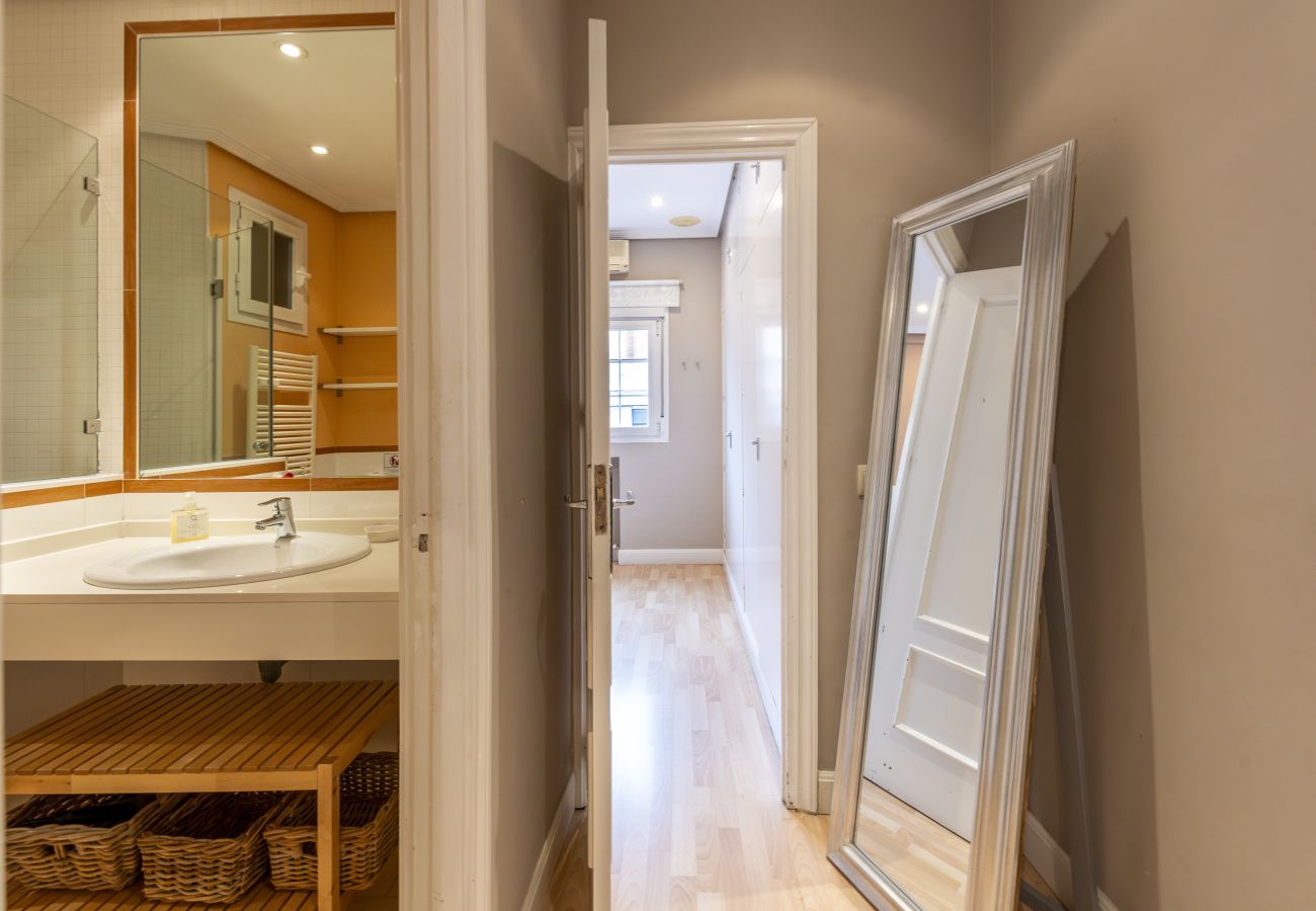 Apartment in Madrid - Cozy Apartment Madrid. Bº SALAMANCA, IFEMA. AEROPUERTO. 2 ROOMS- 6 PAX - ELEVATOR Apartment in Madrid - Cozy Apartment Madrid. Bº SALAMANCA, IFEMA. AEROPUERTO. 2 ROOMS- 6 PAX - ELEVATOR