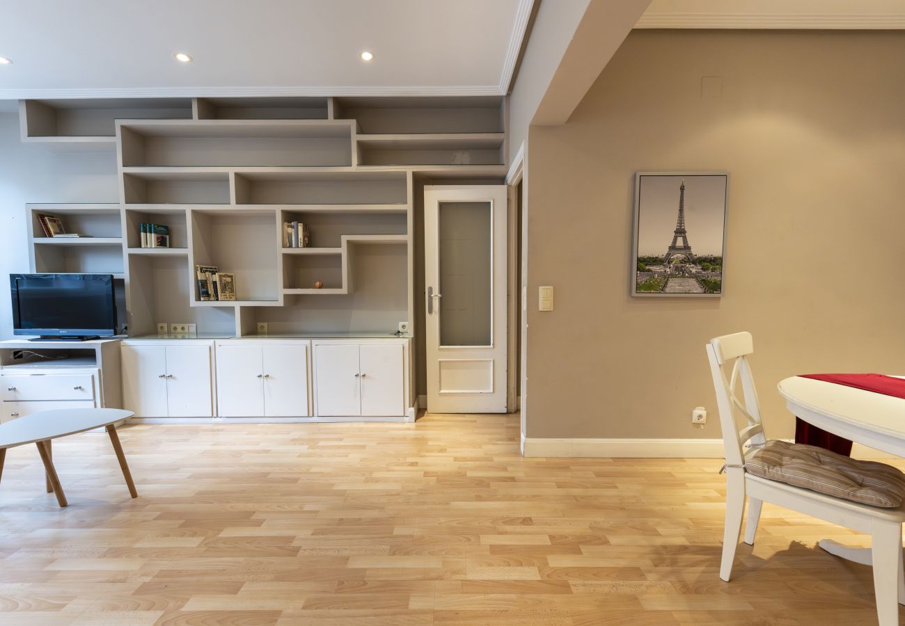 Apartment in Madrid - Cozy Apartment Madrid. Bº SALAMANCA, IFEMA. AEROPUERTO. 2 ROOMS- 6 PAX - ELEVATOR Apartment in Madrid - Cozy Apartment Madrid. Bº SALAMANCA, IFEMA. AEROPUERTO. 2 ROOMS- 6 PAX - ELEVATOR