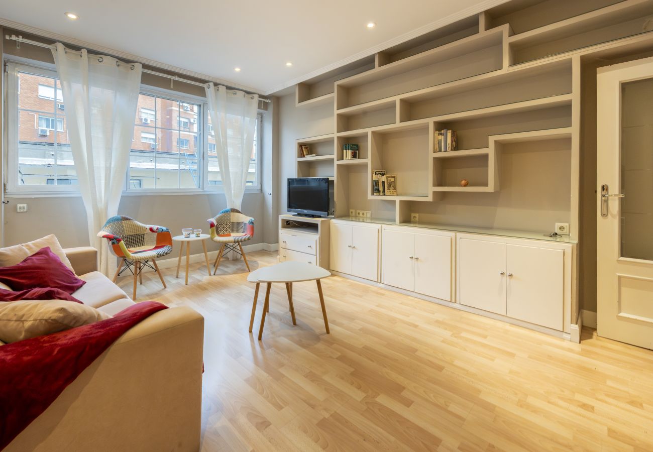 Apartment in Madrid - Cozy Apartment Madrid. Bº SALAMANCA, IFEMA. AEROPUERTO. 2 ROOMS- 6 PAX - ELEVATOR Apartment in Madrid - Cozy Apartment Madrid. Bº SALAMANCA, IFEMA. AEROPUERTO. 2 ROOMS- 6 PAX - ELEVATOR