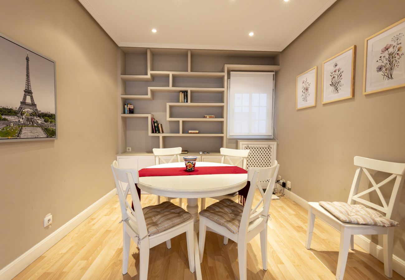 Apartment in Madrid - Cozy Apartment Madrid. Bº SALAMANCA, IFEMA. AEROPUERTO. 2 ROOMS- 6 PAX - ELEVATOR Apartment in Madrid - Cozy Apartment Madrid. Bº SALAMANCA, IFEMA. AEROPUERTO. 2 ROOMS- 6 PAX - ELEVATOR