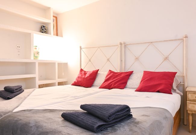 Apartment in Madrid - GARDEN House Downtown MADRID CENTRO-IFEMA-AEROPUERTO. 2 ROOMS 6 PAX GARDEN Apartment in Madrid - GARDEN House Downtown MADRID CENTRO-IFEMA-AEROPUERTO. 2 ROOMS 6 PAX GARDEN