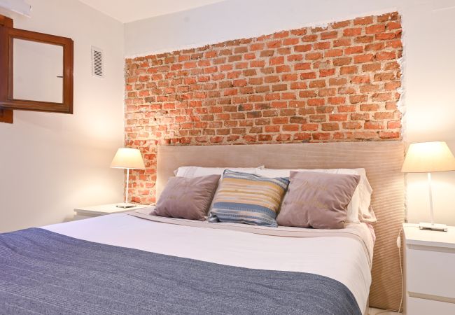 Apartment in Madrid - GARDEN House Downtown MADRID CENTRO-IFEMA-AEROPUERTO. 2 ROOMS 6 PAX GARDEN Apartment in Madrid - GARDEN House Downtown MADRID CENTRO-IFEMA-AEROPUERTO. 2 ROOMS 6 PAX GARDEN