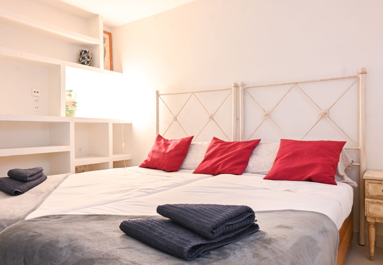 Apartment in Madrid - GARDEN House Downtown MADRID CENTRO-IFEMA-AEROPUERTO. 2 ROOMS 6 PAX GARDEN Apartment in Madrid - GARDEN House Downtown MADRID CENTRO-IFEMA-AEROPUERTO. 2 ROOMS 6 PAX GARDEN
