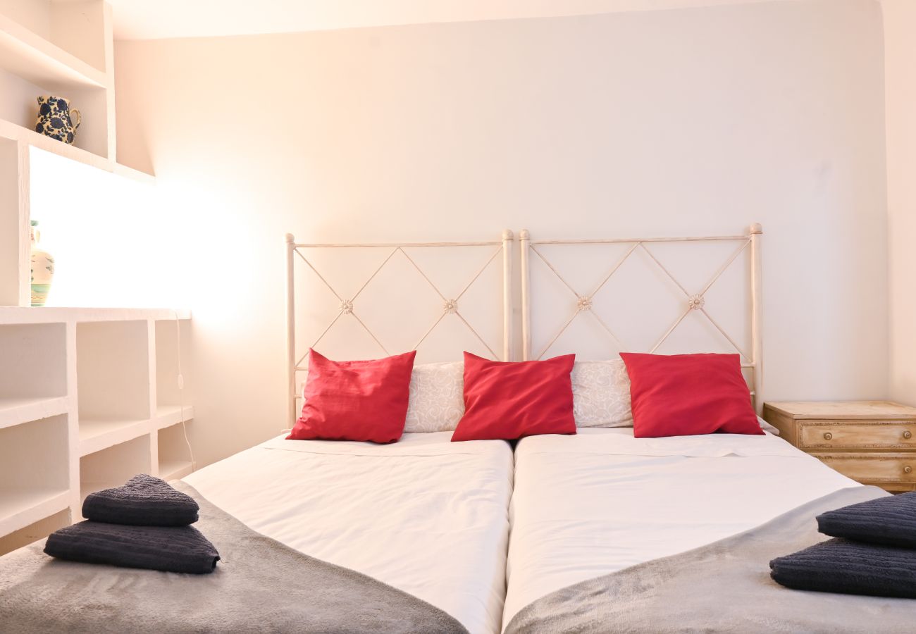 Apartment in Madrid - GARDEN House Downtown MADRID CENTRO-IFEMA-AEROPUERTO. 2 ROOMS 6 PAX GARDEN Apartment in Madrid - GARDEN House Downtown MADRID CENTRO-IFEMA-AEROPUERTO. 2 ROOMS 6 PAX GARDEN