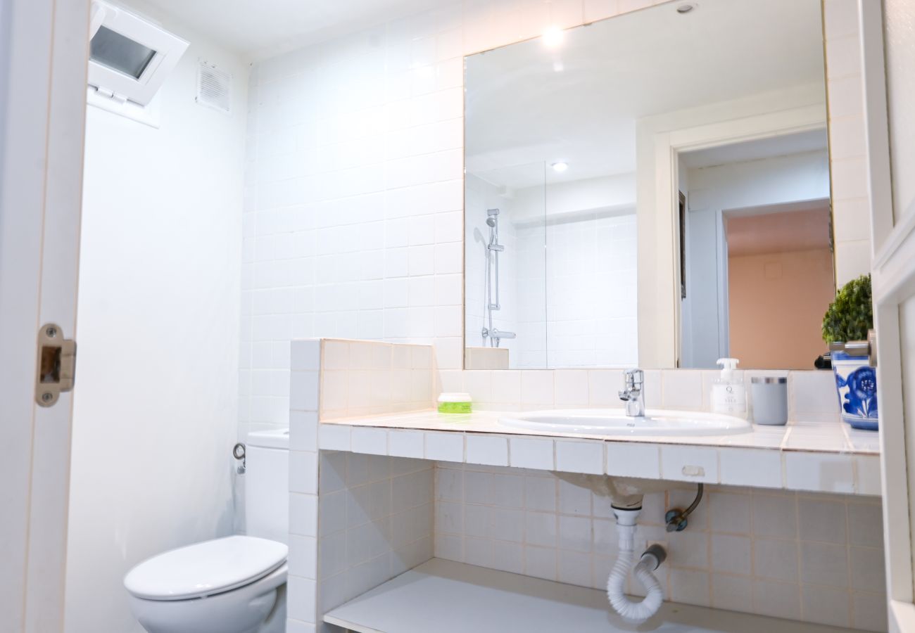 Apartment in Madrid - GARDEN House Downtown MADRID CENTRO-IFEMA-AEROPUERTO. 2 ROOMS 6 PAX GARDEN Apartment in Madrid - GARDEN House Downtown MADRID CENTRO-IFEMA-AEROPUERTO. 2 ROOMS 6 PAX GARDEN