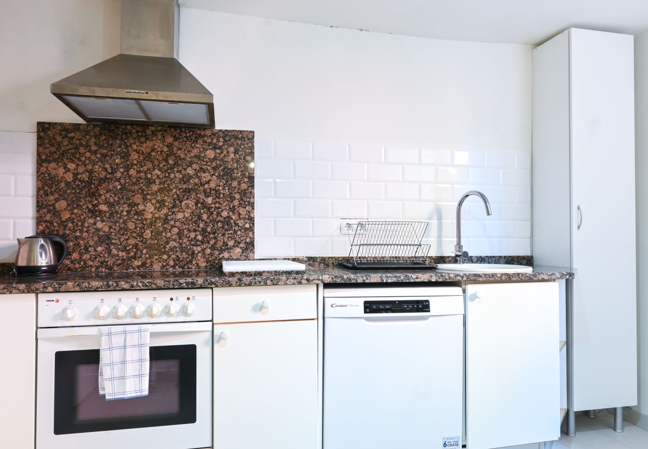 Apartment in Madrid - GARDEN House Downtown MADRID CENTRO-IFEMA-AEROPUERTO. 2 ROOMS 6 PAX GARDEN Apartment in Madrid - GARDEN House Downtown MADRID CENTRO-IFEMA-AEROPUERTO. 2 ROOMS 6 PAX GARDEN