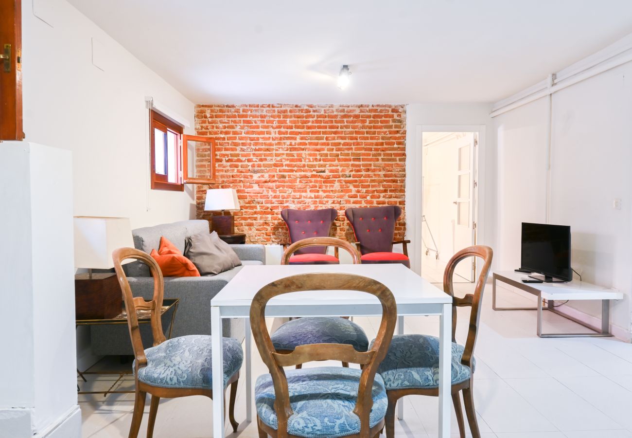 Apartment in Madrid - GARDEN House Downtown MADRID CENTRO-IFEMA-AEROPUERTO. 2 ROOMS 6 PAX GARDEN Apartment in Madrid - GARDEN House Downtown MADRID CENTRO-IFEMA-AEROPUERTO. 2 ROOMS 6 PAX GARDEN