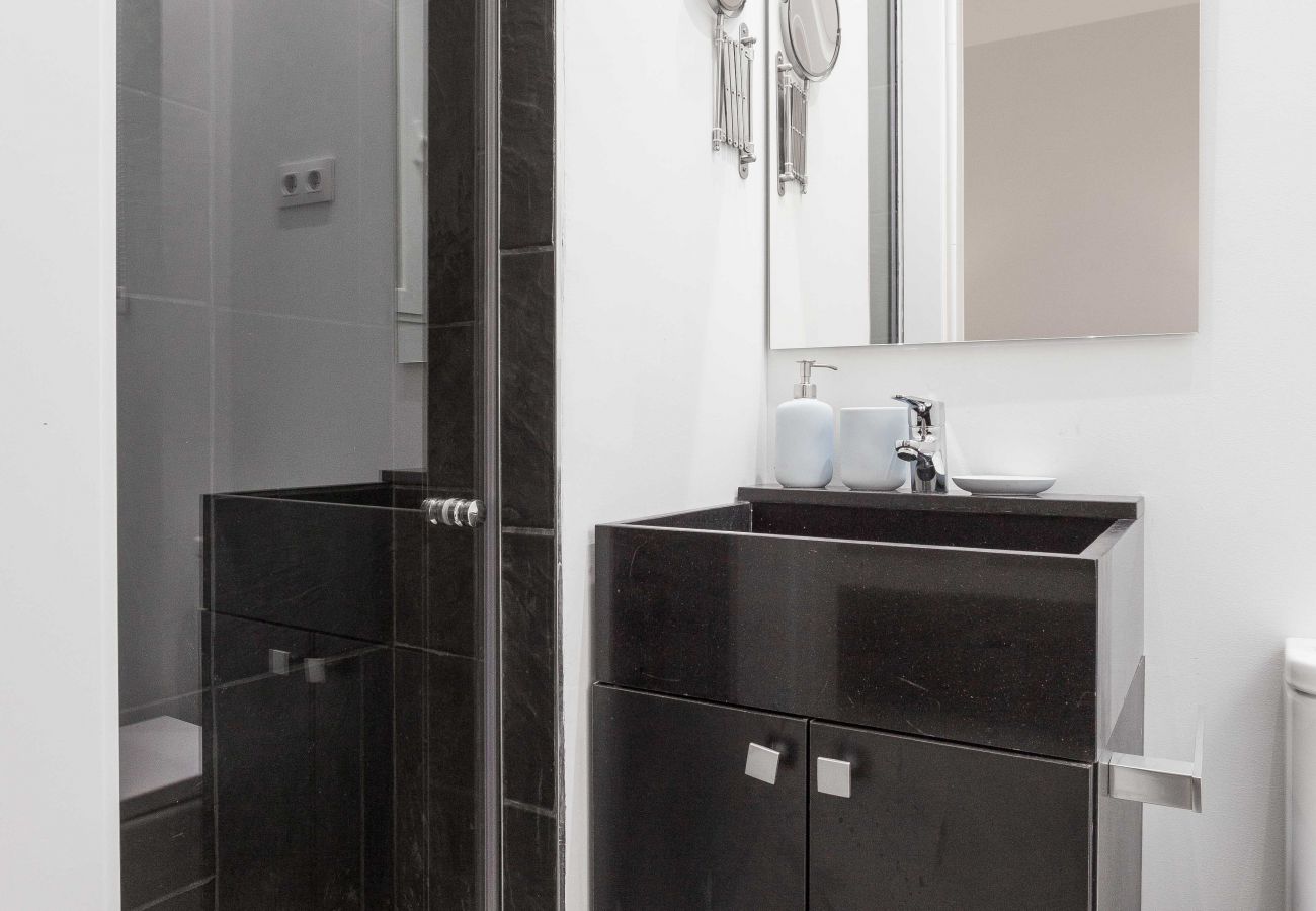 Apartment in Madrid - Modern Madrid Downtown Puerta Del Sol M (PRE3B) Apartment in Madrid - Modern Madrid Downtown Puerta Del Sol M (PRE3B)