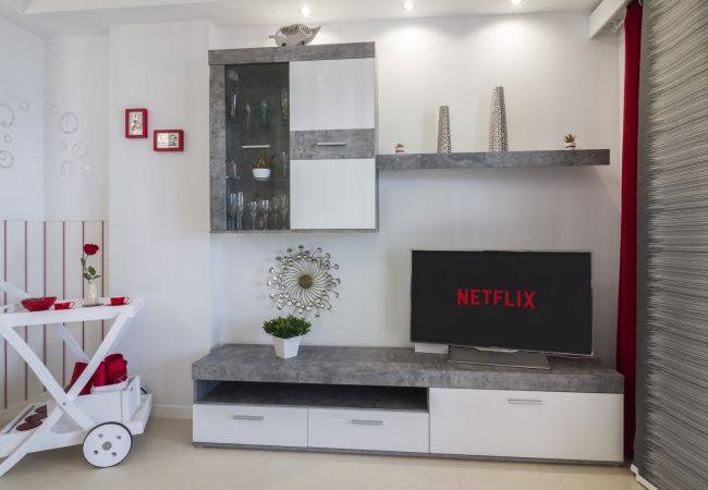 Apartment in Bajamar - HomeForGuest BEAUTIFUL APARTMENT, SEA VIEWS, BBQ, GYM Apartment in Bajamar - HomeForGuest BEAUTIFUL APARTMENT, SEA VIEWS, BBQ, GYM