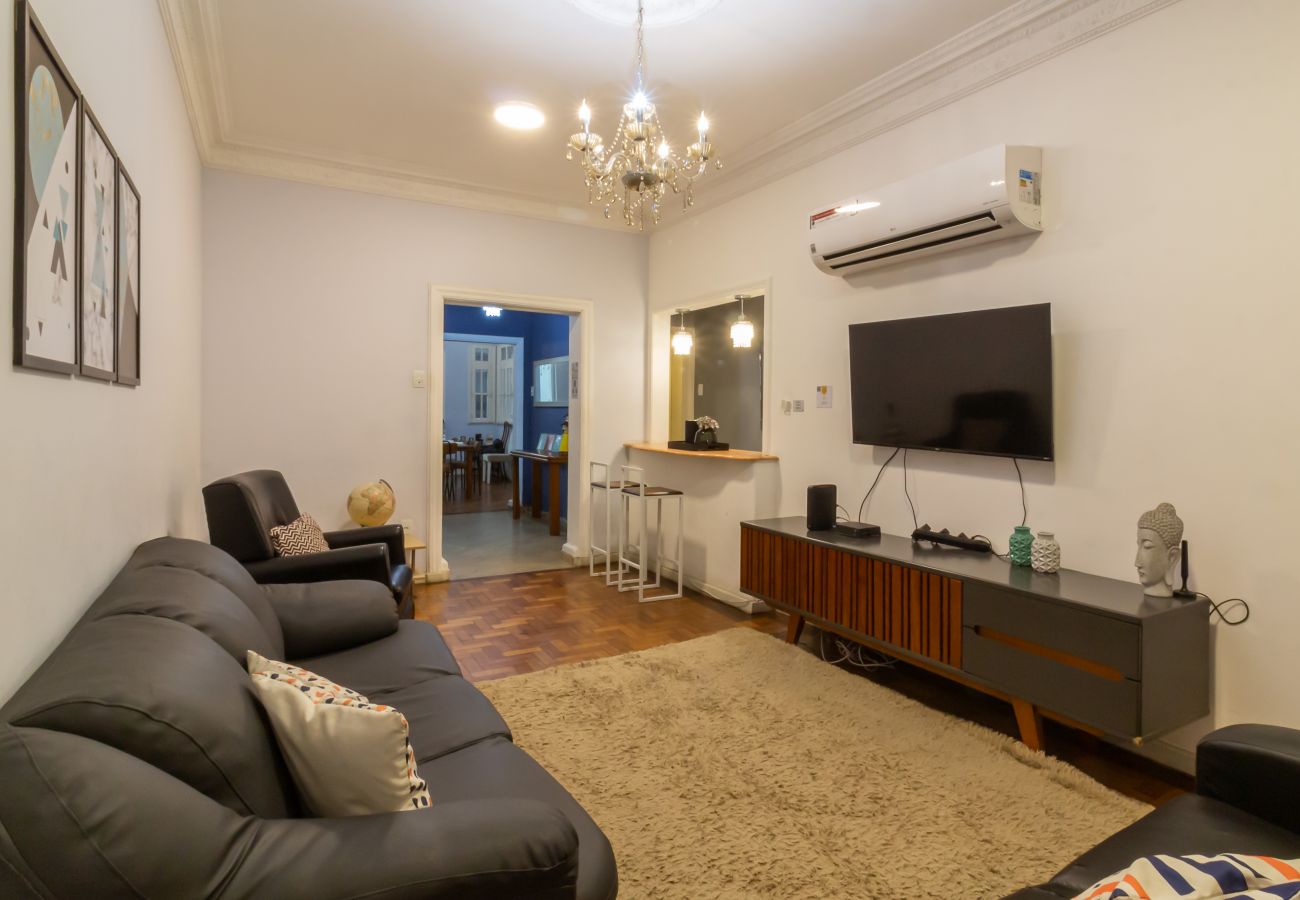 Apartment in Rio de Janeiro - 2 minutes from Copacabana beach | A306