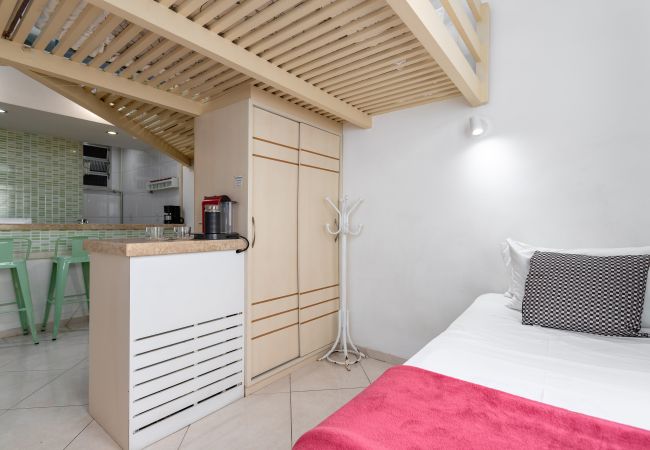 Studio in Rio de Janeiro - 1 minute from Copacabana beach | A923 Studio in Rio de Janeiro - 1 minute from Copacabana beach | A923