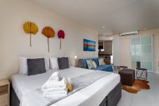 Apartment in Rio de Janeiro - 6 minutes from Ipanema beach and close to the underground | J801