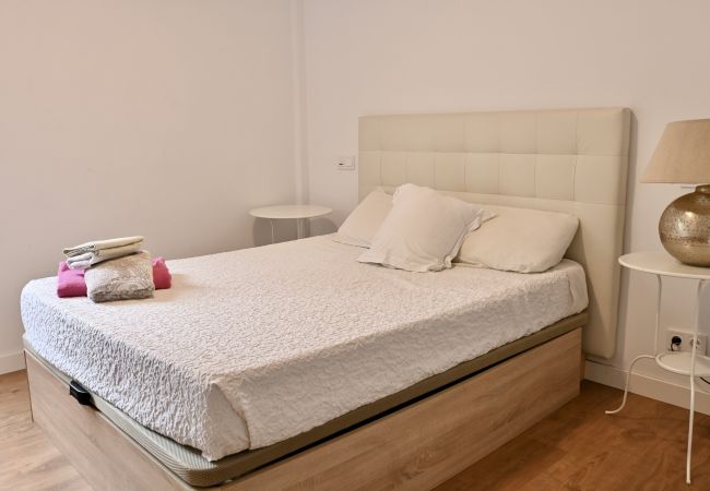 Apartment in Madrid - MADRID RIO - PALACIO REAL- HOSPITAL 12 OCTUBRE -3 ROOMS - 2 BATHROOMS Apartment in Madrid - MADRID RIO - PALACIO REAL- HOSPITAL 12 OCTUBRE -3 ROOMS - 2 BATHROOMS