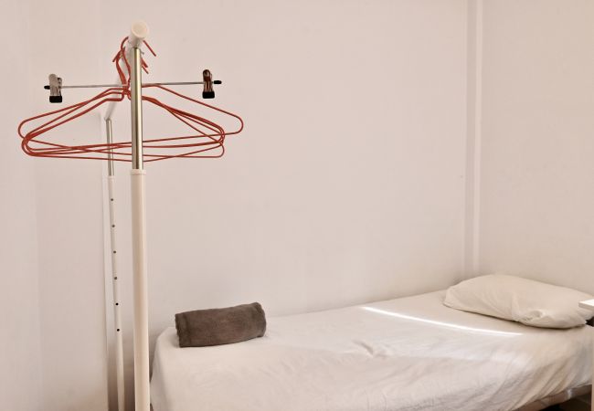 Apartment in Madrid - MADRID RIO - PALACIO REAL- HOSPITAL 12 OCTUBRE -3 ROOMS - 2 BATHROOMS Apartment in Madrid - MADRID RIO - PALACIO REAL- HOSPITAL 12 OCTUBRE -3 ROOMS - 2 BATHROOMS