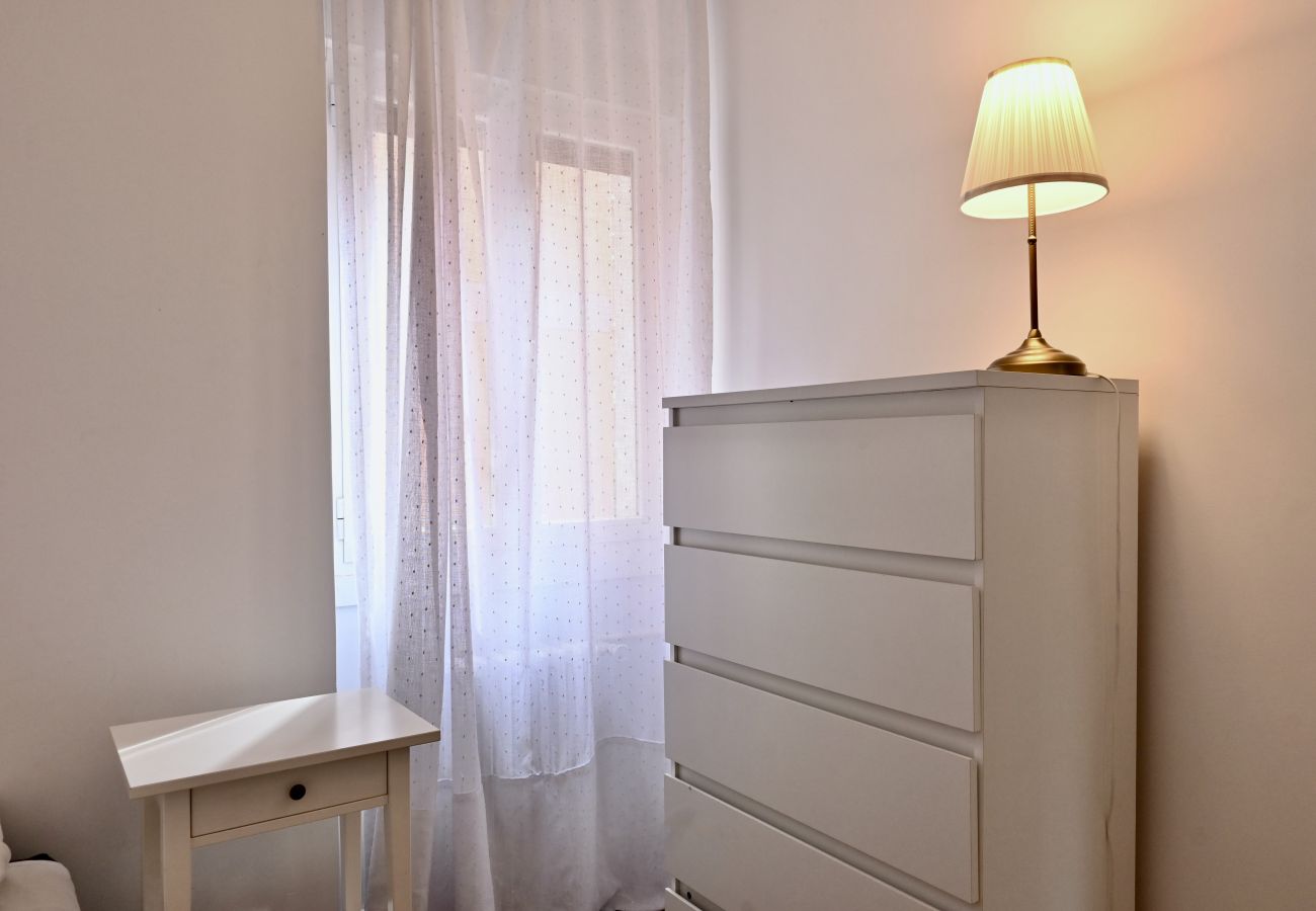 Apartment in Madrid - MADRID RIO - PALACIO REAL- HOSPITAL 12 OCTUBRE -3 ROOMS - 2 BATHROOMS Apartment in Madrid - MADRID RIO - PALACIO REAL- HOSPITAL 12 OCTUBRE -3 ROOMS - 2 BATHROOMS