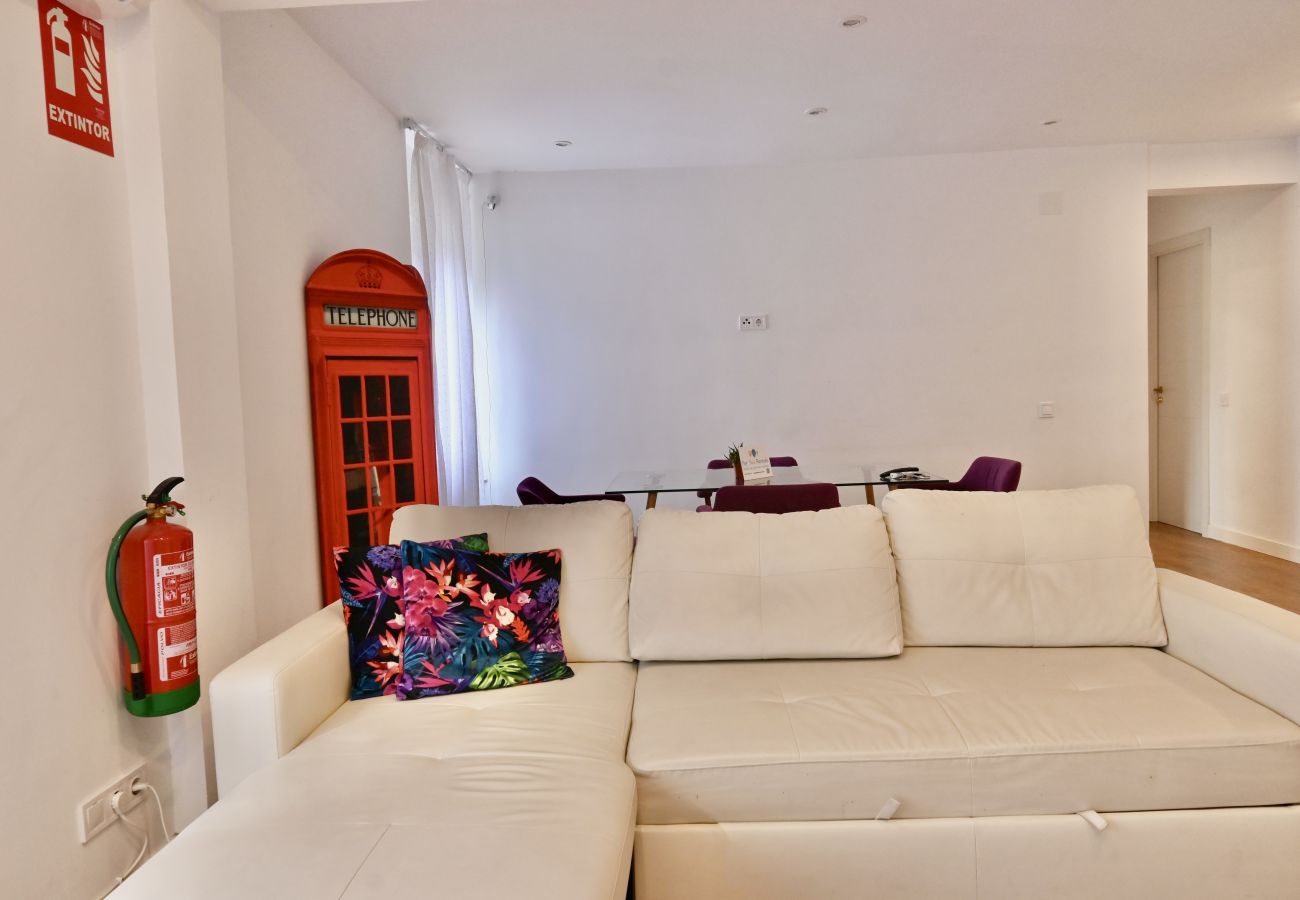 Apartment in Madrid - MADRID RIO - PALACIO REAL- HOSPITAL 12 OCTUBRE -3 ROOMS - 2 BATHROOMS Apartment in Madrid - MADRID RIO - PALACIO REAL- HOSPITAL 12 OCTUBRE -3 ROOMS - 2 BATHROOMS