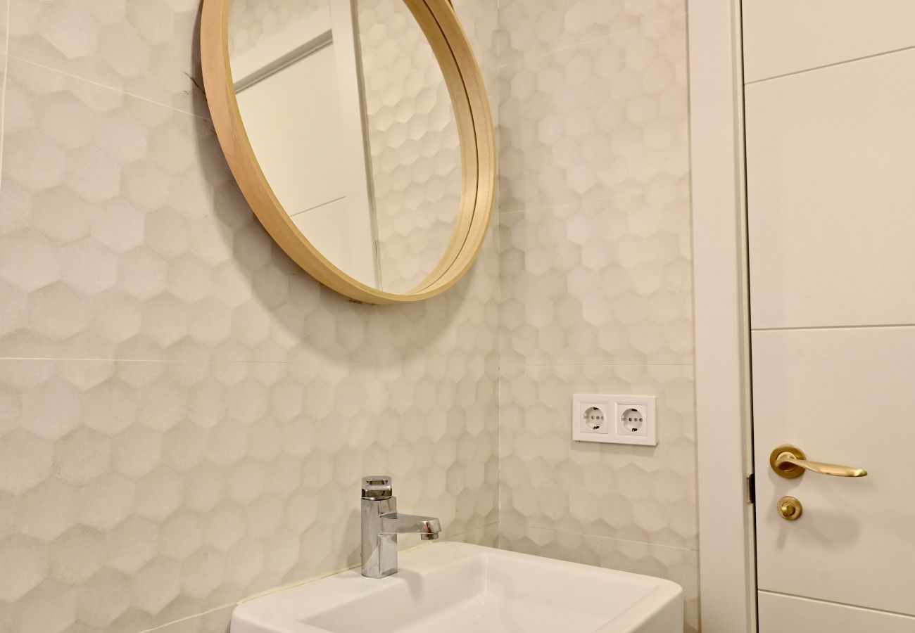 Apartment in Madrid - MADRID RIO - PALACIO REAL- HOSPITAL 12 OCTUBRE -3 ROOMS - 2 BATHROOMS Apartment in Madrid - MADRID RIO - PALACIO REAL- HOSPITAL 12 OCTUBRE -3 ROOMS - 2 BATHROOMS