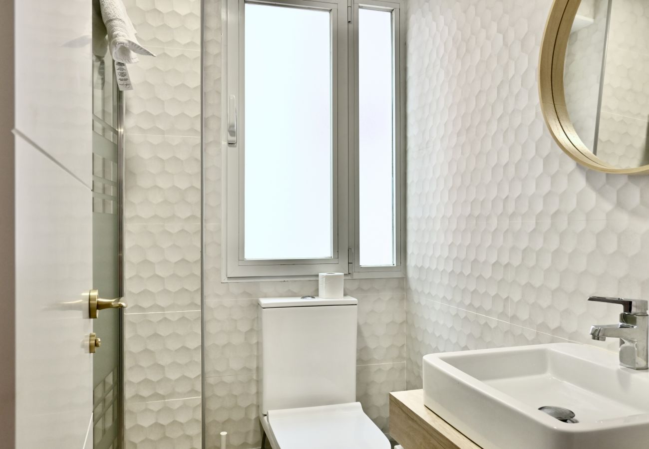 Apartment in Madrid - MADRID RIO - PALACIO REAL- HOSPITAL 12 OCTUBRE -3 ROOMS - 2 BATHROOMS Apartment in Madrid - MADRID RIO - PALACIO REAL- HOSPITAL 12 OCTUBRE -3 ROOMS - 2 BATHROOMS