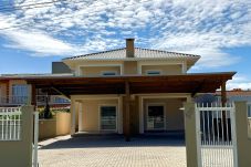 House in Palhoça - Casa na praia c WiFi e churrasqueira em Palhoça/SC