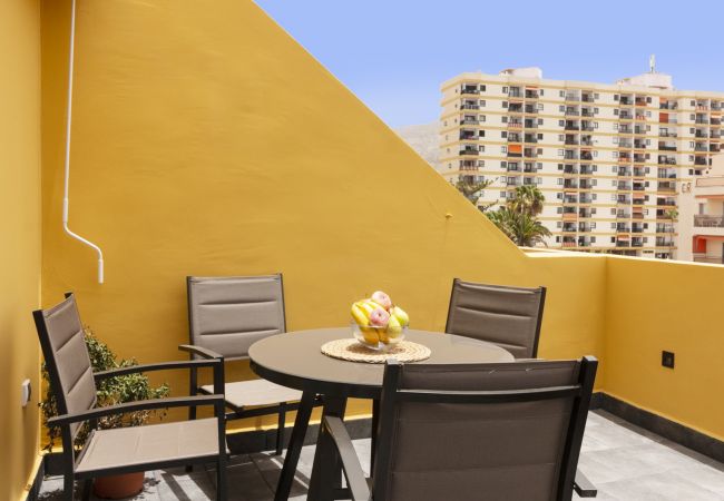 Apartment in Los Cristianos - HomeForGuest Ático Cecilia con terraza y vistas al mar en Los Cristianos Apartment in Los Cristianos - HomeForGuest Ático Cecilia con terraza y vistas al mar en Los Cristianos